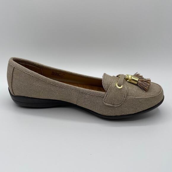 Soft Style Size 11 Wide Metallic Gold Loafers Moccasins Flats Tasseled Old Money - Picture 5 of 10